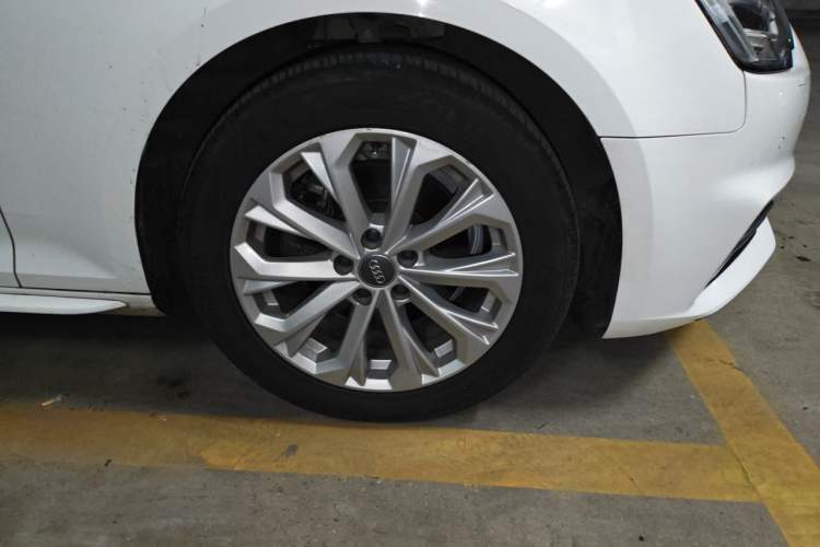 Used Audi A4L 2019 40 TFSI Ambition Version China V Right Front Wheel Hub
