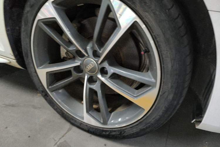 Used Audi A4L 2019 40 TFSI Ambition Version China V Right Front Wheel Hub