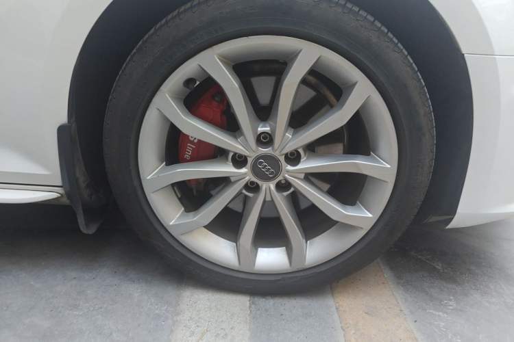 Used Audi A4L 2019 45 TFSI quattro Individual Sport Edition China V Right Front Wheel Hub