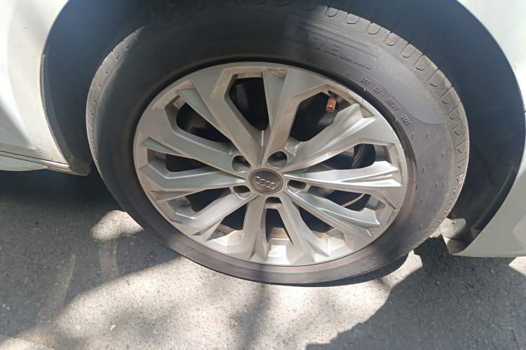 Used Audi A4L 2019 40 TFSI Ambition China VI Right Front Wheel Hub