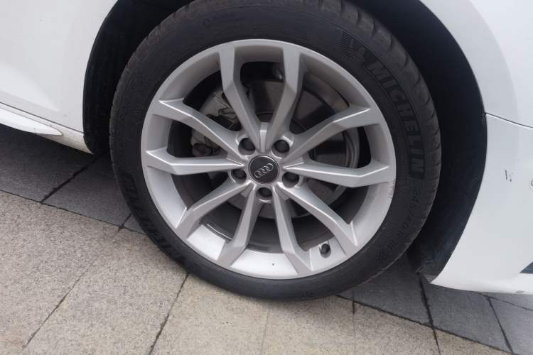 Used Audi A4L 2019 40 TFSI Fashion Edition China VI Emission Standard Right Front Wheel Hub
