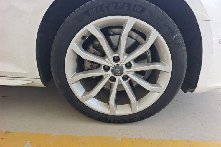 Used Audi A4L 2019 40 TFSI Fashion Edition China VI Emission Standard Right Front Wheel Hub