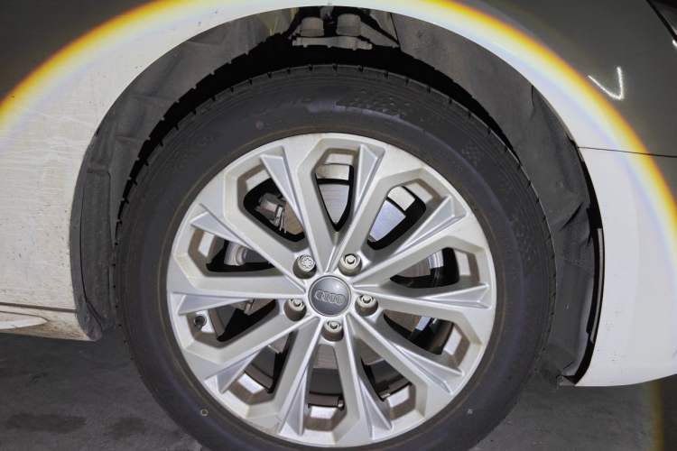 Used Audi A4L 2019 40 TFSI Ambition China VI Right Front Wheel Hub