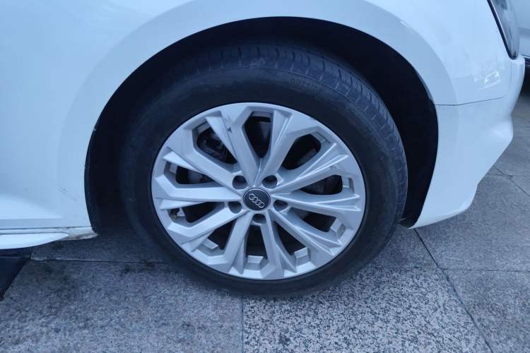 Used Audi A4L 2019 40 TFSI Ambition Version China V Right Front Wheel Hub