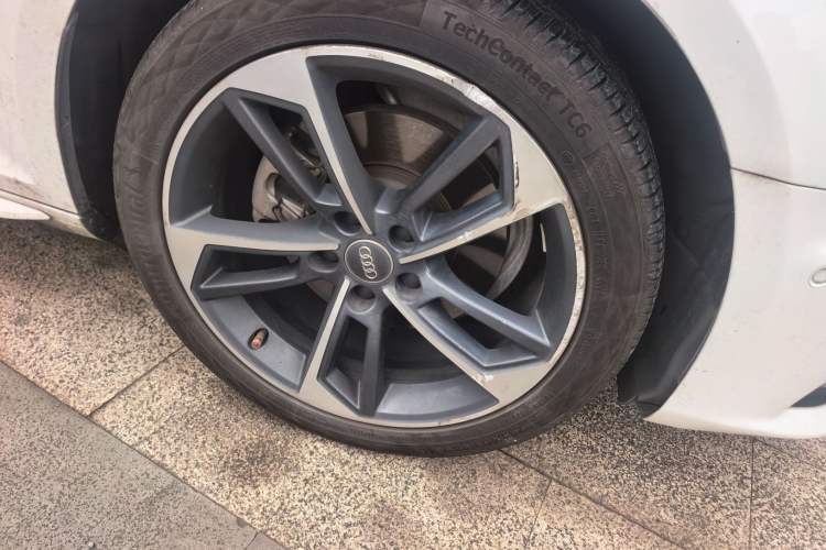 Used Audi A4L 2019 40 TFSI Fashion Edition China VI Emission Standard Right Front Wheel Hub