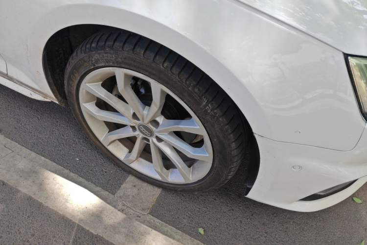 Used Audi A4L 2019 40 TFSI Fashion Version China V Right Front Wheel Hub