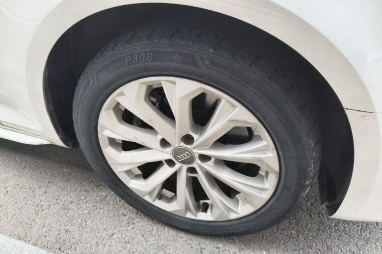 Used Audi A4L 2019 40 TFSI Ambition Version China V Right Front Wheel Hub