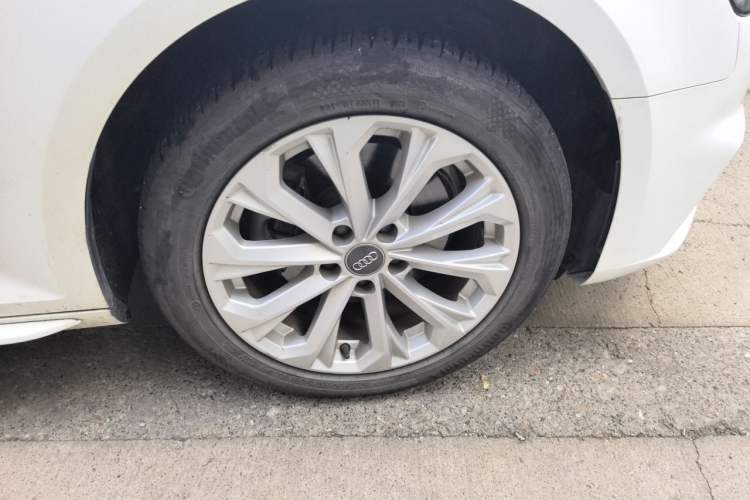 Used Audi A4L 2019 40 TFSI Ambition China VI Right Front Wheel Hub