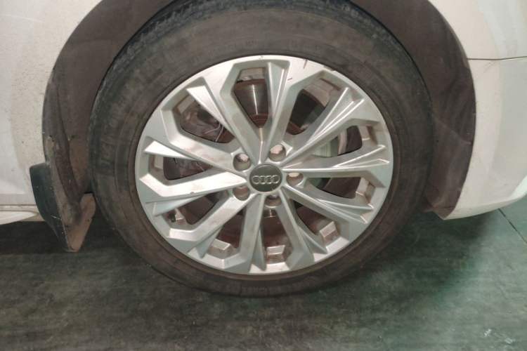 Used Audi A4L 2019 40 TFSI Ambition Version China V Right Front Wheel Hub