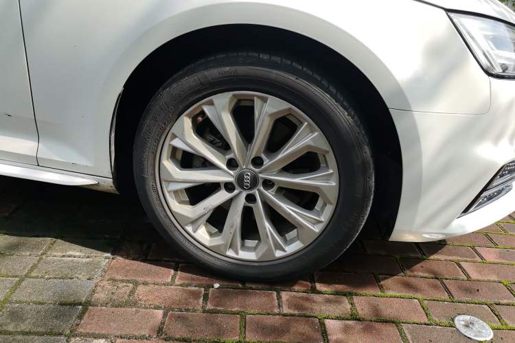 Used Audi A4L 2019 40 TFSI Ambition China VI Right Front Wheel Hub