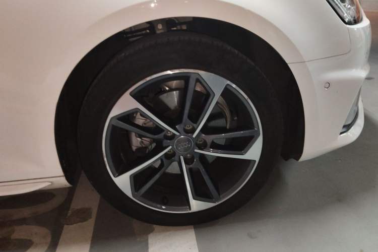 Used Audi A4L 2019 40 TFSI Fashion Edition China VI Emission Standard Right Front Wheel Hub