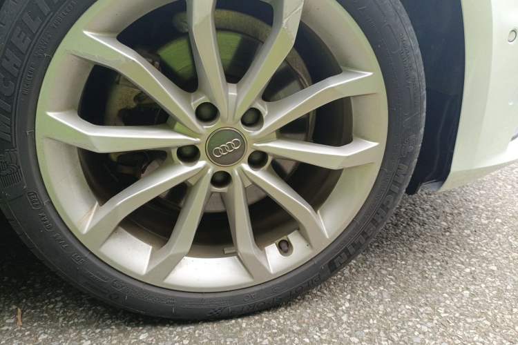 Used Audi A4L 2019 40 TFSI Fashion Version China V Right Front Wheel Hub