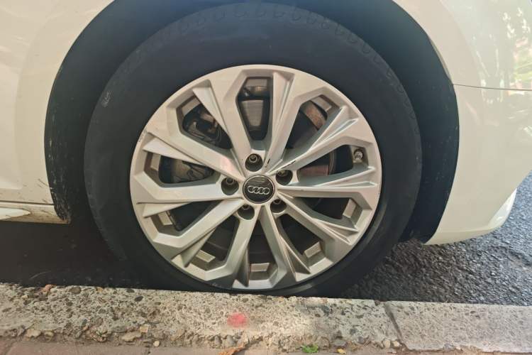 Used Audi A4L 2019 40 TFSI Ambition China VI Right Front Wheel Hub