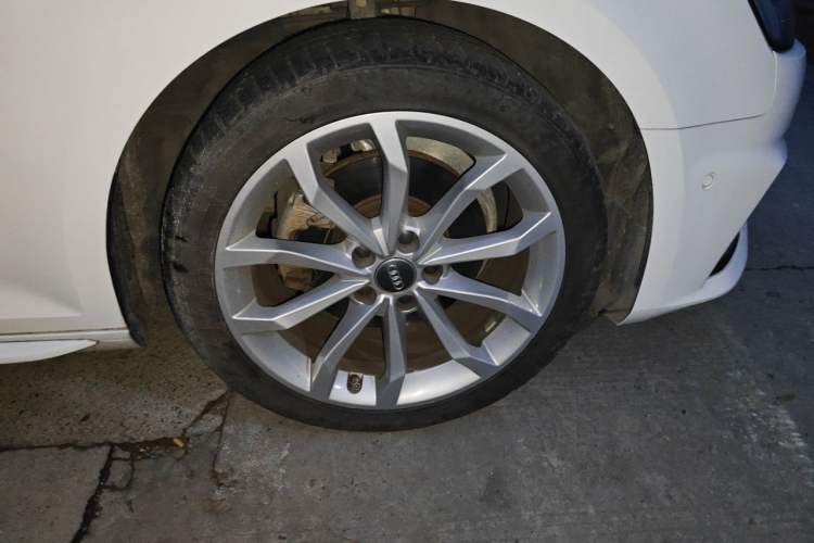 Used Audi A4L 2019 40 TFSI Fashion Version China V Right Front Wheel Hub