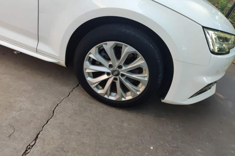 Used Audi A4L 2019 40 TFSI Ambition China VI Right Front Wheel Hub
