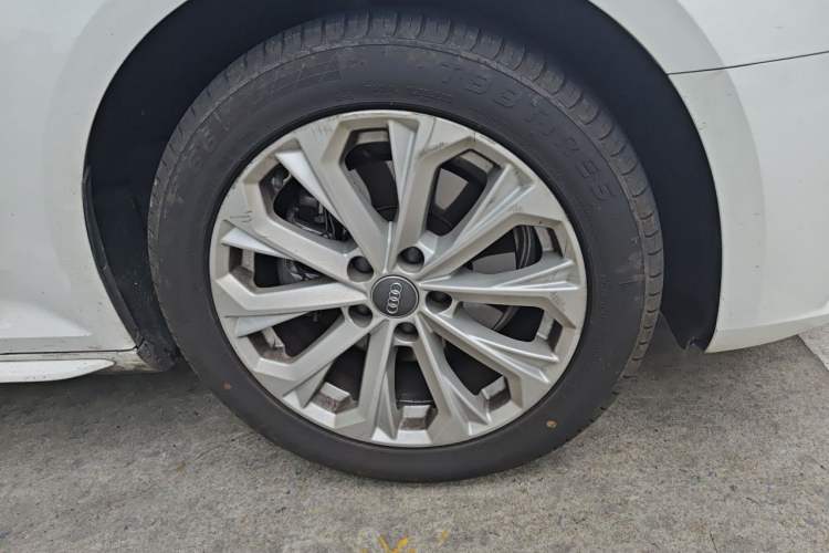 Used Audi A4L 2019 40 TFSI Ambition China VI Right Front Wheel Hub
