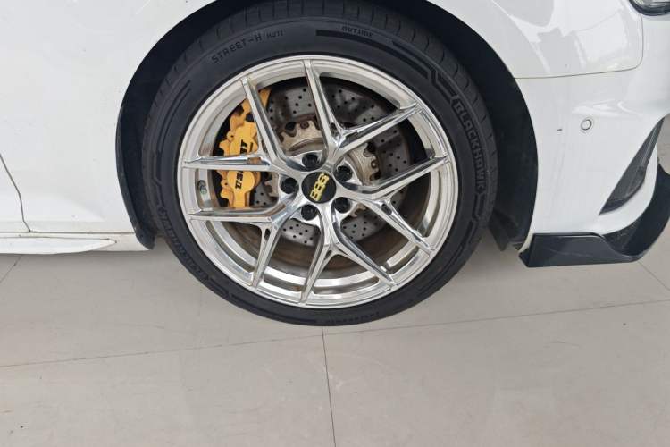 Used Audi A4L 2019 40 TFSI Fashion Edition China VI Emission Standard Right Front Wheel Hub