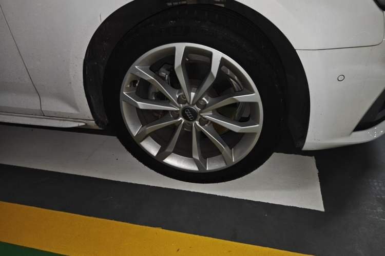 Used Audi A4L 2019 40 TFSI Fashion Edition China VI Emission Standard Right Front Wheel Hub