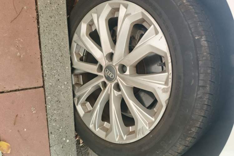 Used Audi A4L 2019 40 TFSI Ambition China VI Right Front Wheel Hub