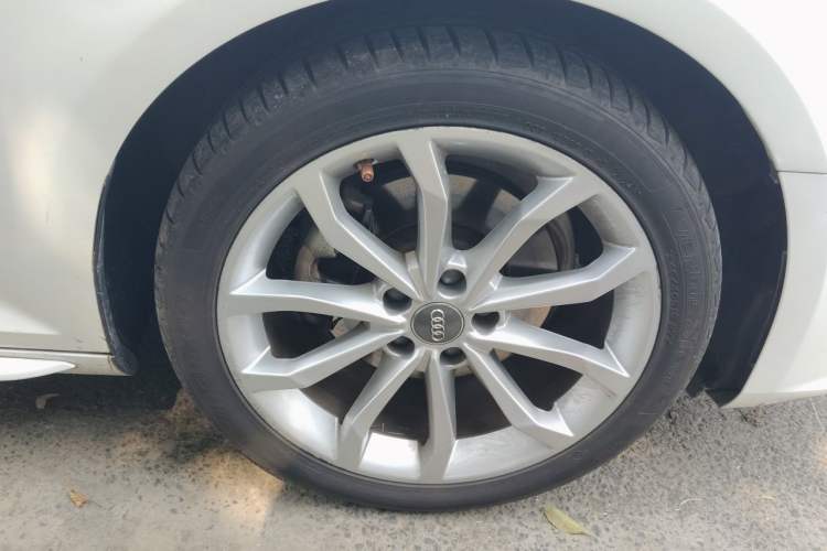 Used Audi A4L 2019 40 TFSI Fashion Version China V Right Front Wheel Hub
