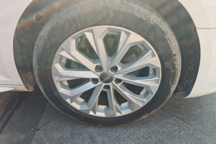 Used Audi A4L 2019 40 TFSI Ambition China VI Right Front Wheel Hub
