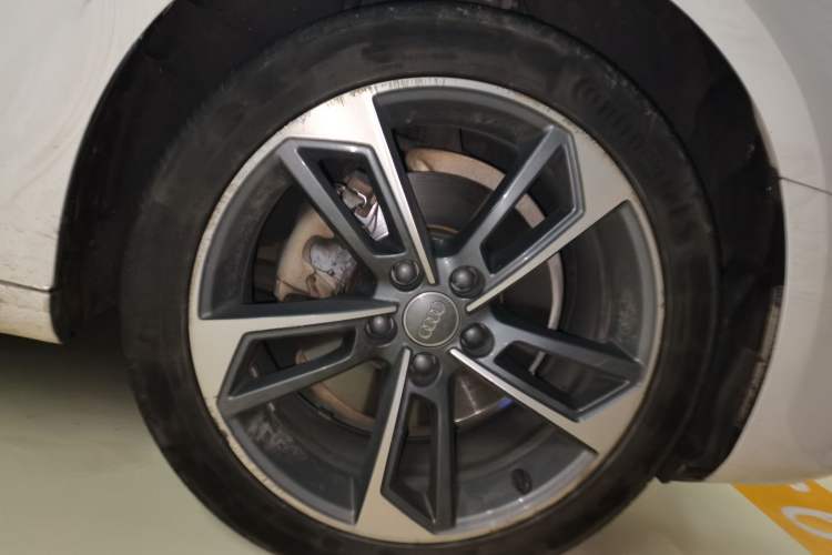 Used Audi A4L 2019 40 TFSI Ambition China VI Right Front Wheel Hub