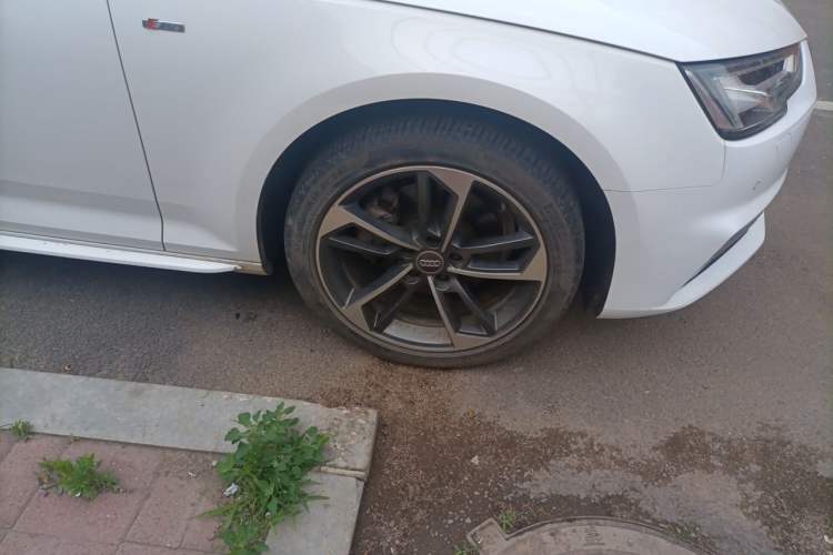 Used Audi A4L 2019 40 TFSI Ambition China VI Right Front Wheel Hub