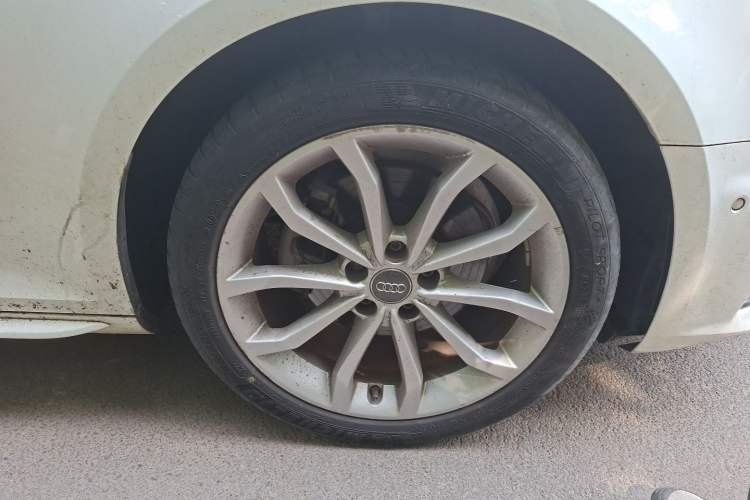 Used Audi A4L 2019 40 TFSI Fashion Edition China VI Emission Standard Right Front Wheel Hub