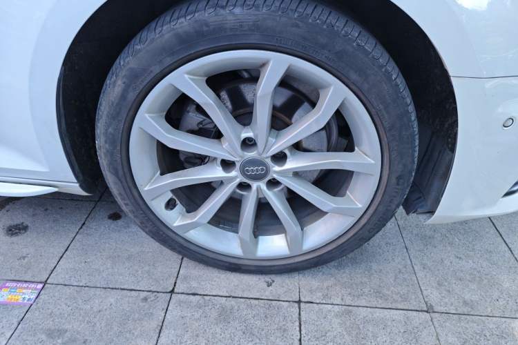 Used Audi A4L 2019 40 TFSI Fashion Version China V Right Front Wheel Hub