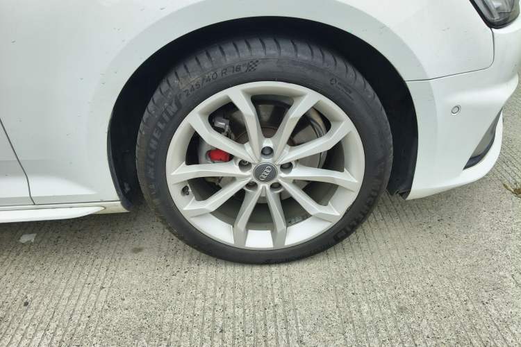 Used Audi A4L 2019 40 TFSI Fashion Version China V Right Front Wheel Hub