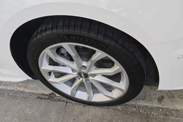 Used Audi A4L 2019 40 TFSI Fashion Edition China VI Emission Standard Right Front Wheel Hub