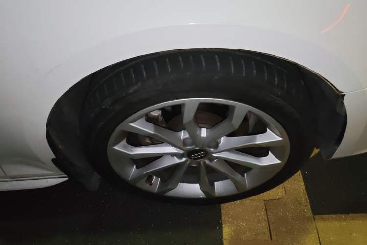 Used Audi A4L 2019 40 TFSI Fashion Edition China VI Emission Standard Right Front Wheel Hub