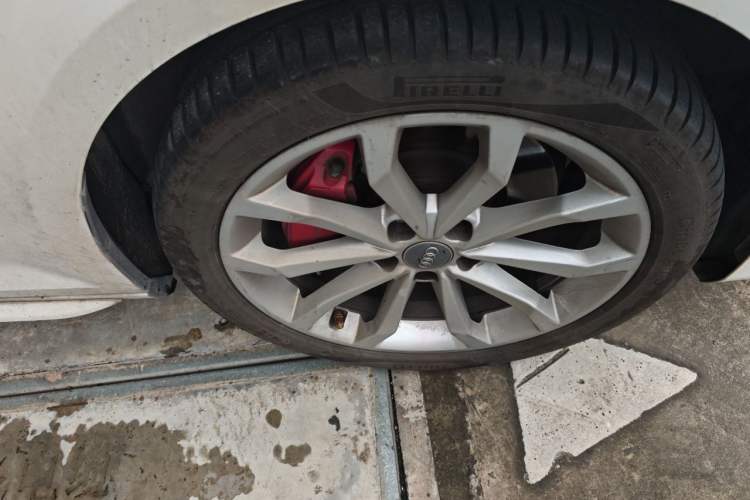 Used Audi A4L 2019 45 TFSI quattro Individual Sport Edition China VI Right Front Wheel Hub