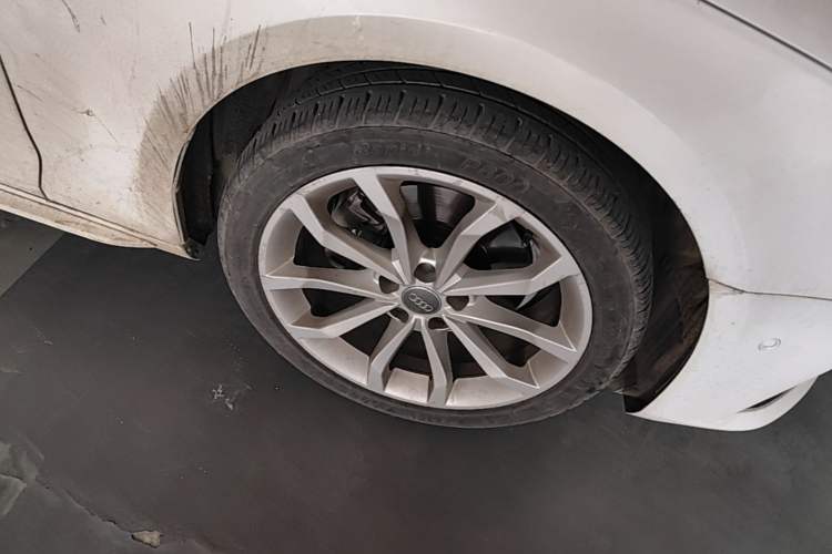 Used Audi A4L 2019 40 TFSI Fashion Edition China VI Emission Standard Right Front Wheel Hub