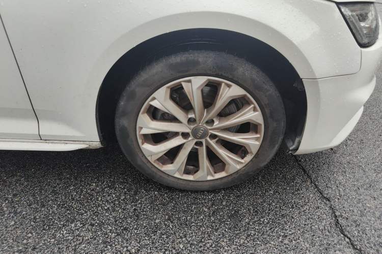 Used Audi A4L 2019 40 TFSI Ambition China VI Right Front Wheel Hub