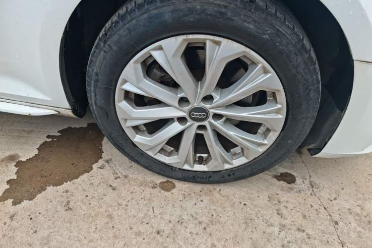 Used Audi A4L 2019 40 TFSI Ambition Version China V Right Front Wheel Hub