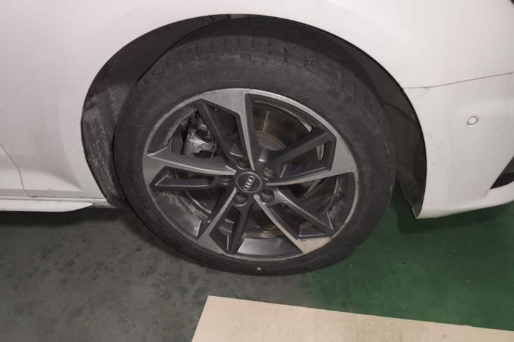 Used Audi A4L 2019 40 TFSI Sporty Version China VI Right Front Wheel Hub