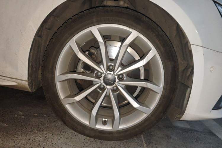 Used Audi A4L 2019 40 TFSI Fashion Version China V Right Front Wheel Hub