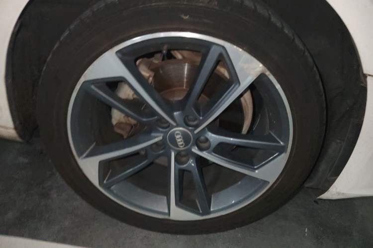 Used Audi A4L 2019 40 TFSI Fashion Edition China VI Emission Standard Right Front Wheel Hub