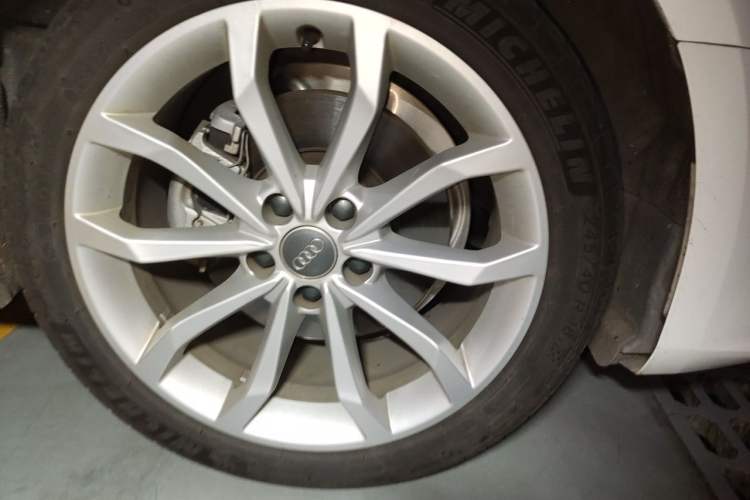 Used Audi A4L 2019 40 TFSI Fashion Edition China VI Emission Standard Right Front Wheel Hub