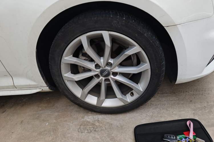 Used Audi A4L 2019 40 TFSI Ambition Version China V Right Front Wheel Hub