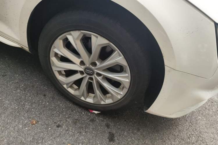 Used Audi A4L 2019 40 TFSI Ambition China VI Right Front Wheel Hub