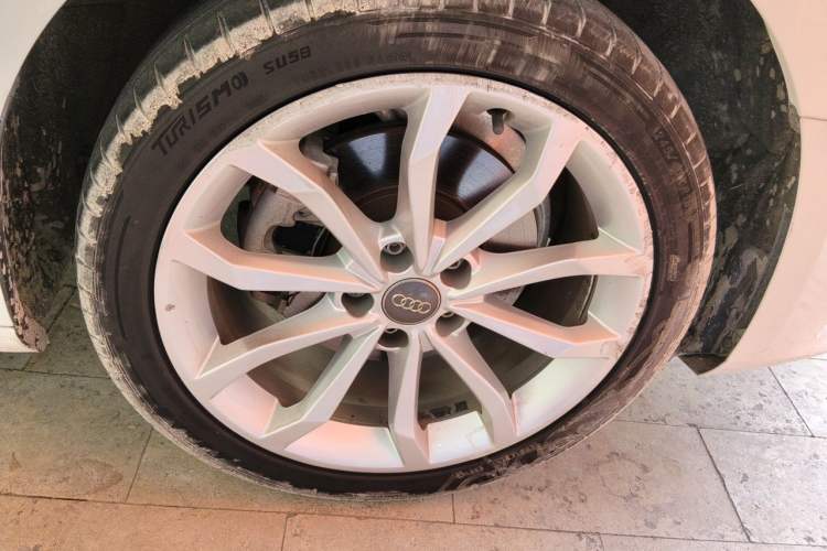 Used Audi A4L 2019 40 TFSI Fashion Edition China VI Emission Standard Right Front Wheel Hub