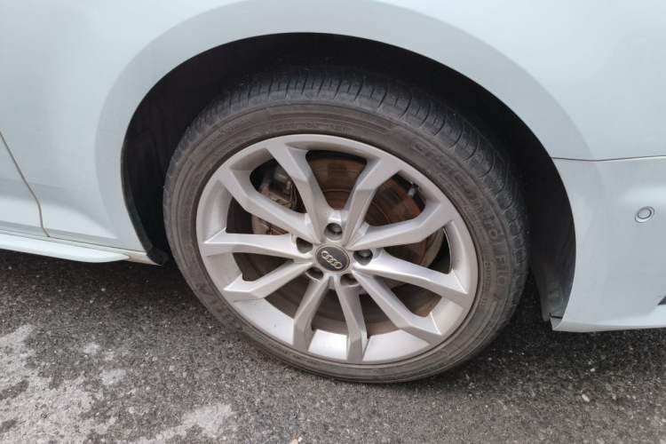Used Audi A4L 2019 40 TFSI Fashion Version China V Right Front Wheel Hub