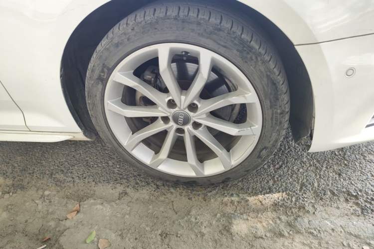 Used Audi A4L 2019 40 TFSI Fashion Version China V Right Front Wheel Hub