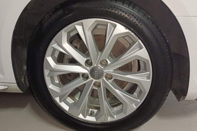 Used Audi A4L 2019 40 TFSI Ambition China VI Right Front Wheel Hub