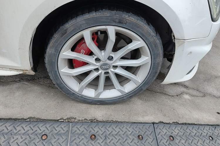 Used Audi A4L 2019 40 TFSI Fashion Edition China VI Emission Standard Right Front Wheel Hub