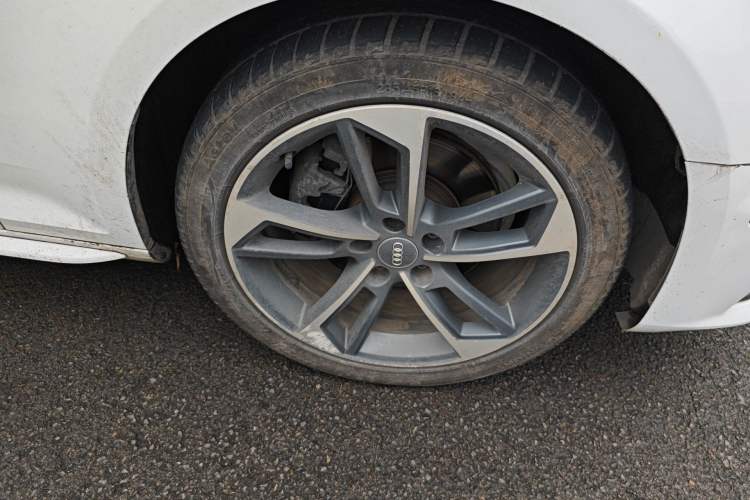 Used Audi A4L 2019 40 TFSI Fashion Edition China VI Emission Standard Right Front Wheel Hub