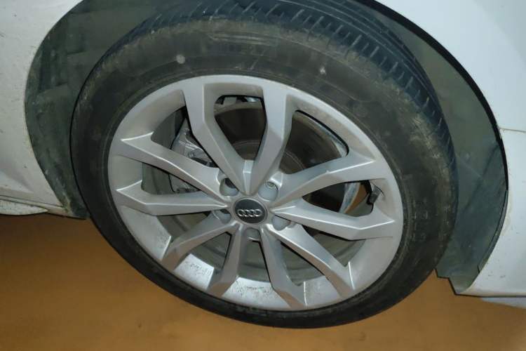 Used Audi A4L 2019 40 TFSI Fashion Version China V Right Front Wheel Hub