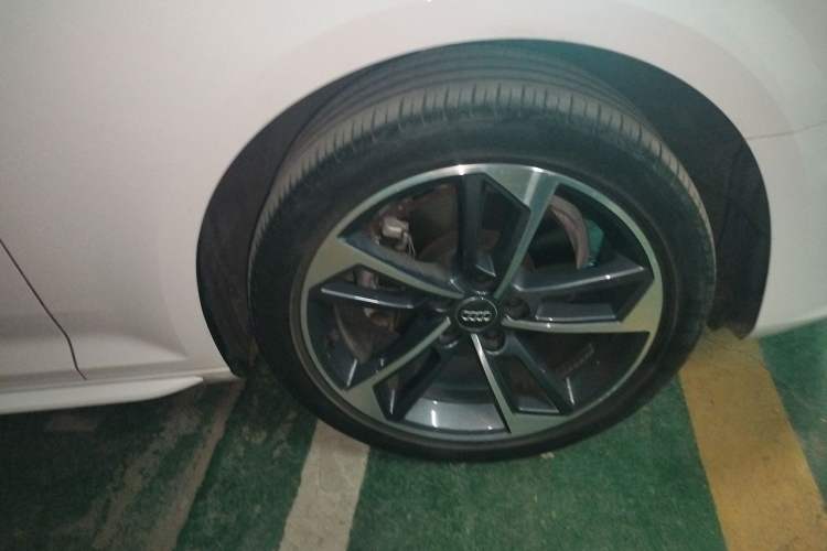Used Audi A4L 2019 40 TFSI Fashion Edition China VI Emission Standard Right Front Wheel Hub